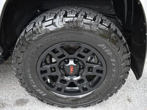 Used 2021 Toyota 4Runner SR5 Premium w/ Moonroof Package AWD/4WD image 48