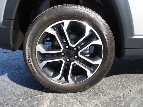 Used 2023 Jeep Compass Limited AWD/4WD image 11