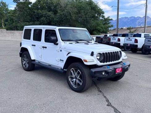 Used 2024 Jeep Wrangler Unlimited w/ Convenience Group AWD/4WD image 10
