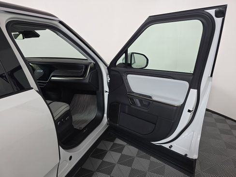Used 2024 Rivian R1S Adventure AWD/4WD image 18