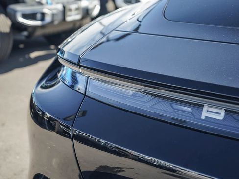 Used 2021 Porsche Taycan image 6