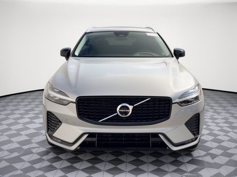Used 2024 Volvo XC60 B5 Plus AWD/4WD image 6