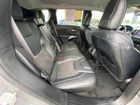 Used 2022 Jeep Cherokee Latitude AWD/4WD image 27