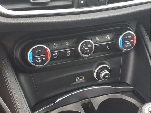 Used 2023 Alfa Romeo Stelvio Sprint image 10