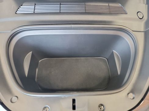 Used 2025 Tesla Model Y Long Range AWD/4WD image 33