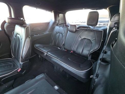 Used 2025 Chrysler Pacifica Limited FWD image 40