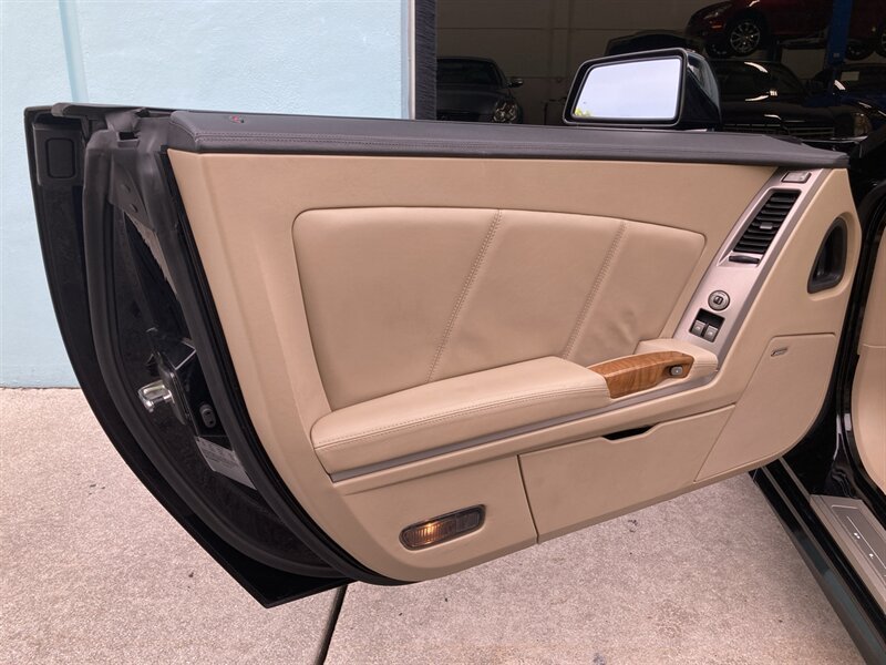 Used 2009 Cadillac XLR RWD image 28