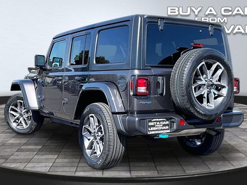 Used 2024 Jeep Wrangler Unlimited w/ Convenience Group AWD/4WD image 2