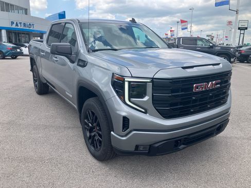 Used 2026 GMC Sierra 1500 Elevation AWD/4WD image 2