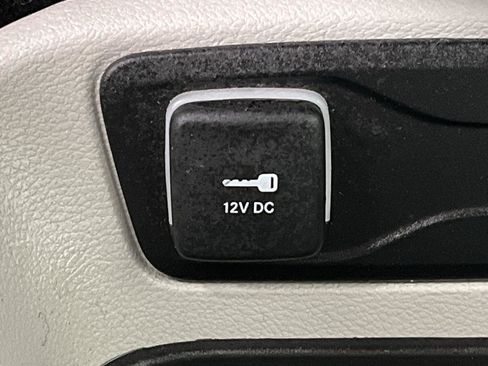 Used 2024 Chrysler Pacifica Touring-L FWD image 23