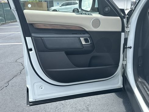 Used 2018 Land Rover Discovery HSE AWD/4WD image 10