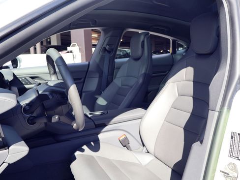 Certified 2022 Porsche Taycan image 5