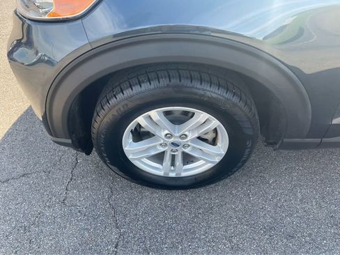 Used 2024 Ford Explorer XLT w/ Equipment Group 202A AWD/4WD image 9