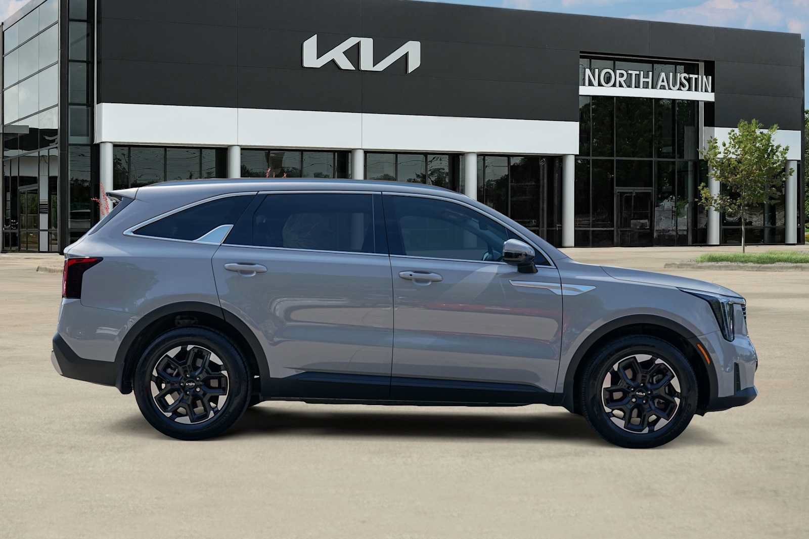 Certified 2025 Kia Sorento S FWD image 6