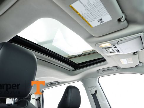 Used 2020 Toyota Highlander XLE AWD/4WD image 77