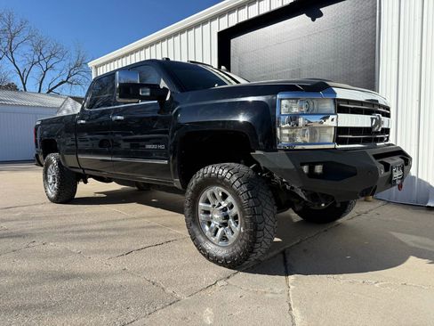 Used 2018 Chevrolet Silverado 2500 LT w/ LT Plus Package image 2