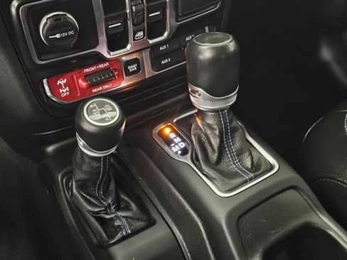 Used 2022 Jeep Wrangler Unlimited Rubicon 4xe w/ Cold Weather Group AWD/4WD image 31