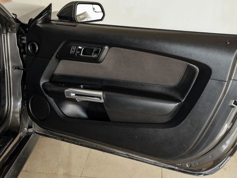 Used 2017 Ford Mustang Coupe image 39