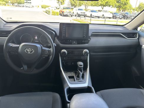 Used 2019 Toyota RAV4 LE w/ Carpet Mat Package FWD image 27