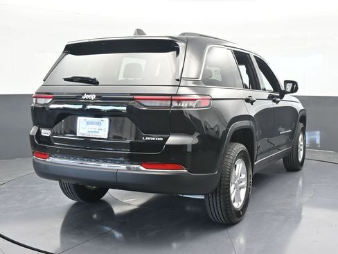 Used 2025 Jeep Grand Cherokee Laredo image 5