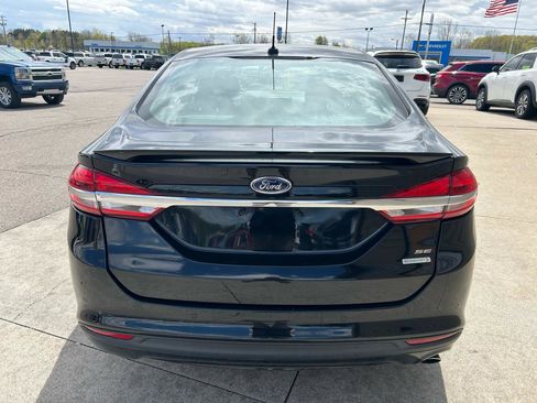 Used 2018 Ford Fusion SE w/ Equipment Group 201A FWD image 6