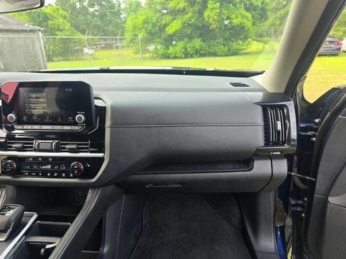 Used 2025 Nissan Pathfinder SV AWD/4WD image 39