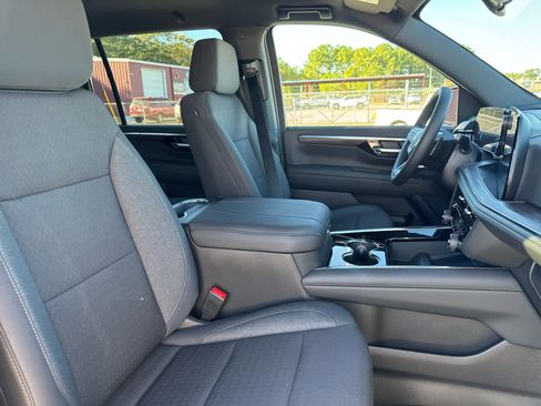 New 2026 Chevrolet Suburban LS image 19