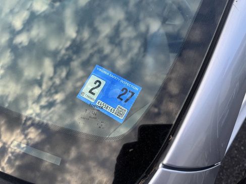 Used 2011 Toyota Camry LE image 2