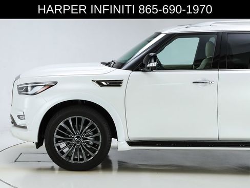 Used 2024 INFINITI QX80 Sensory image 3