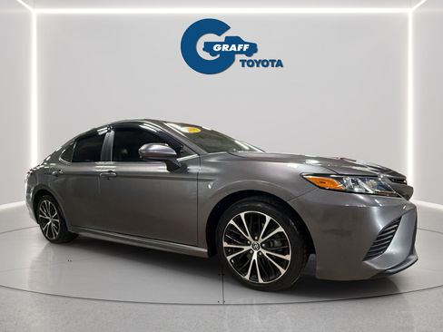 Used 2018 Toyota Camry SE FWD image 4