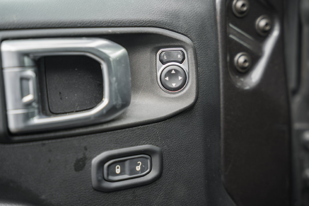 Used 2023 Jeep Wrangler Unlimited Sport AWD/4WD image 38