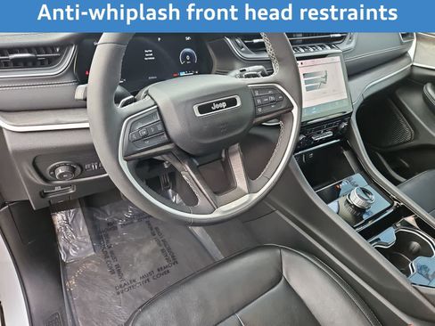 Used 2023 Jeep Grand Cherokee Limited image 12