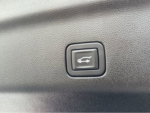 Certified 2024 Cadillac Escalade Premium Luxury w/ Performance Package image 9