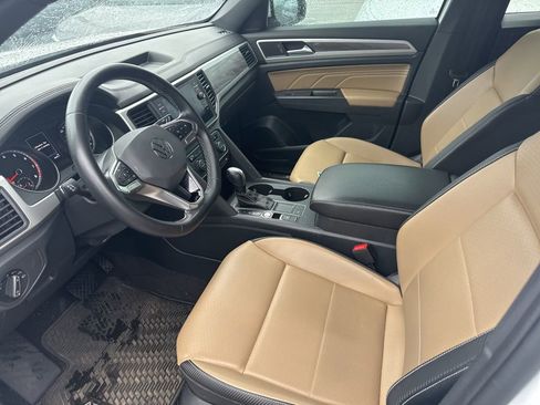 Used 2021 Volkswagen Atlas Cross Sport SE image 2