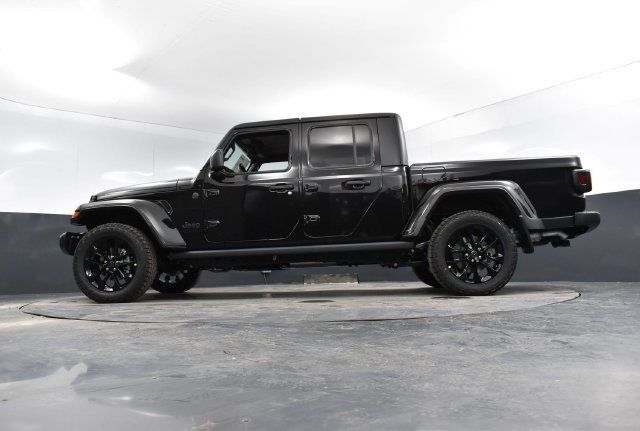 Used 2025 Jeep Gladiator Sport AWD/4WD image 49