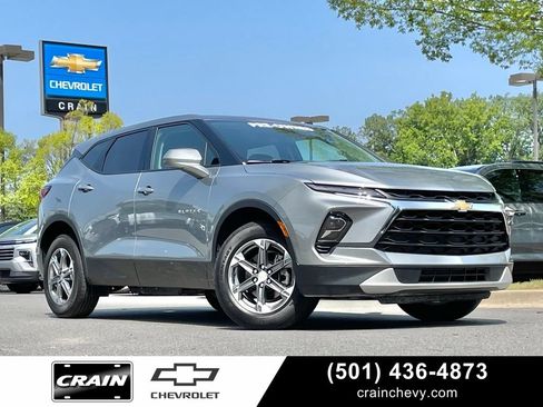 Used 2025 Chevrolet Blazer LT FWD image 1