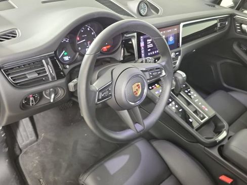 Used 2025 Porsche Macan AWD/4WD image 18