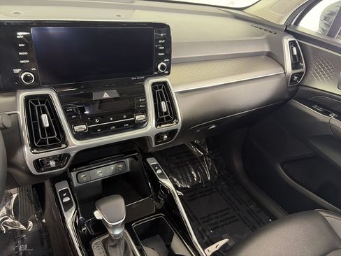 Used 2023 Kia Sorento SX AWD/4WD image 4