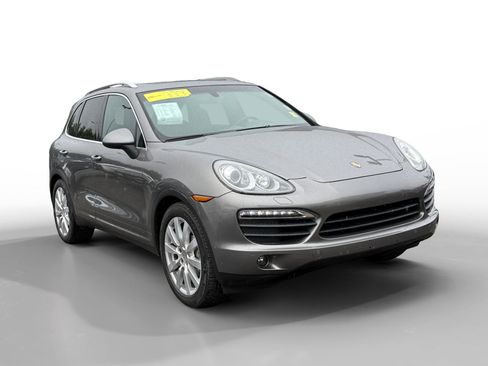Used 2012 Porsche Cayenne S image 7