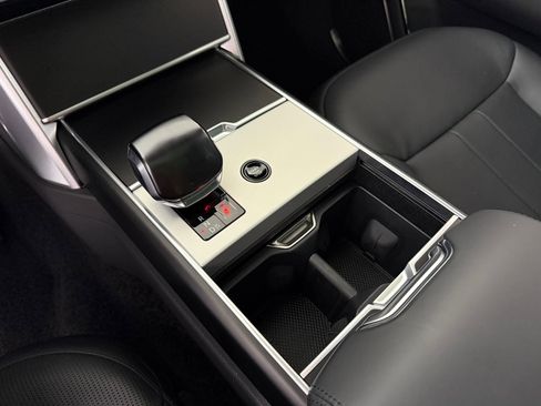Used 2024 Land Rover Range Rover SV image 25