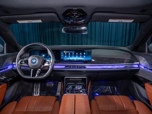 Used 2024 BMW i7 xDrive60 image 25