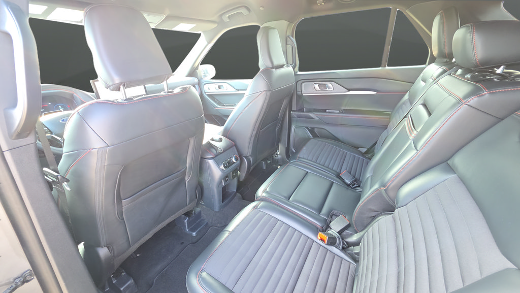 Used 2025 Ford Explorer ST-Line w/ ST-Line Street Pack AWD/4WD image 20