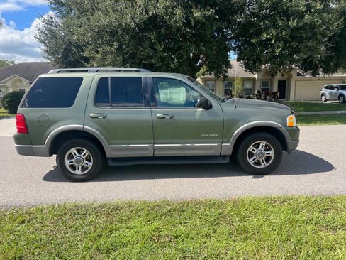 Used 2002 Ford Explorer XLT image 4