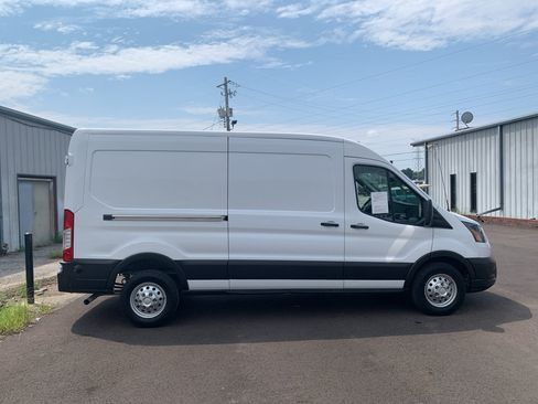 Used 2024 Ford Transit 250 148 Medium Roof Extended AWD image 2