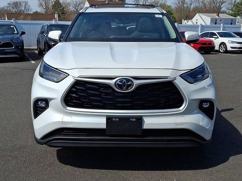 Used 2023 Toyota Highlander XLE image 2