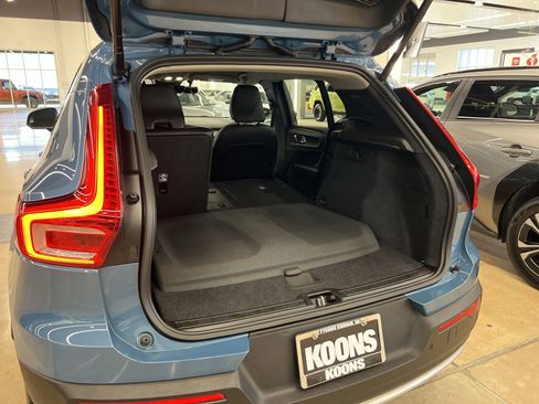 Used 2024 Volvo XC40 B5 Core w/ Climate Package image 22