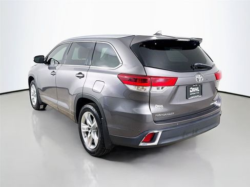 Used 2018 Toyota Highlander Limited w/ Carpet Mat Package (TMS) AWD/4WD image 10