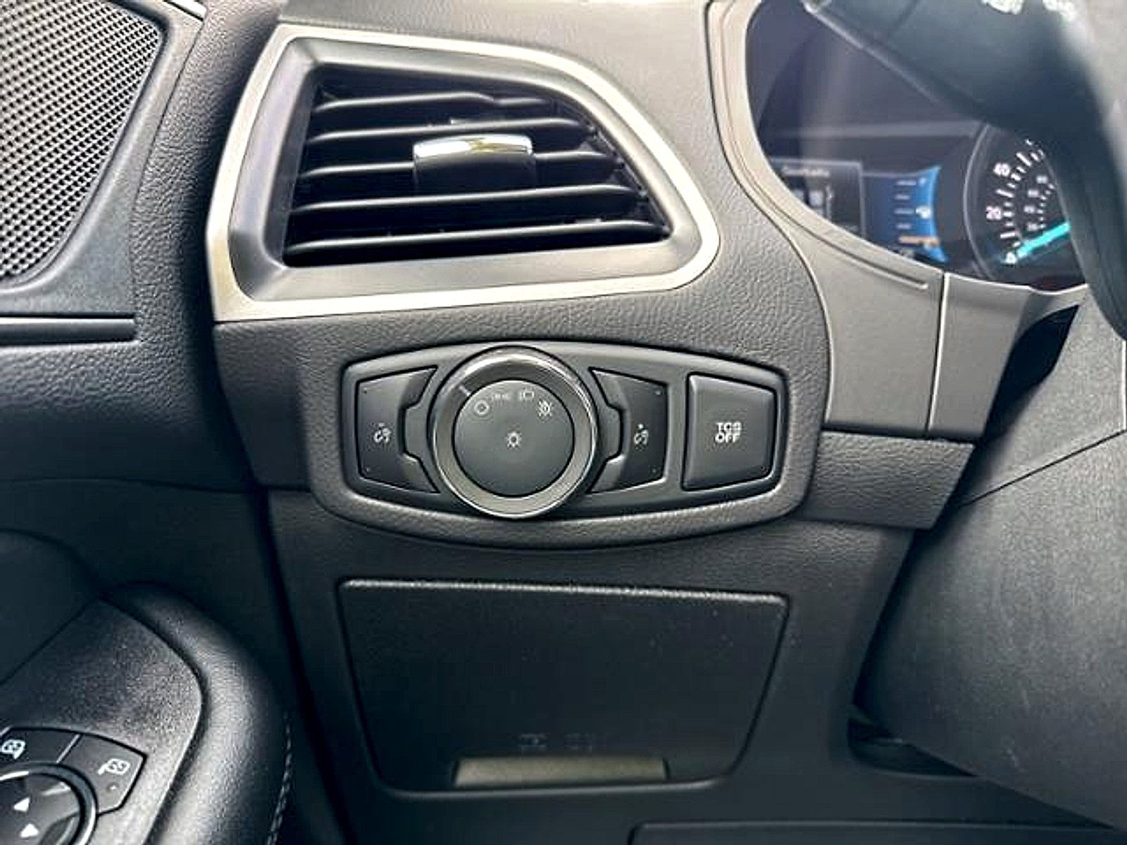 Used 2024 Ford Edge SE AWD/4WD image 14