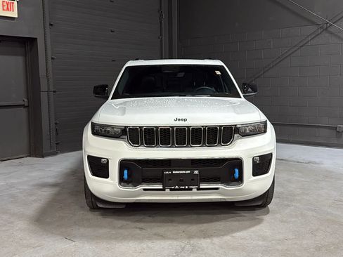 Used 2023 Jeep Grand Cherokee Overland AWD/4WD image 2