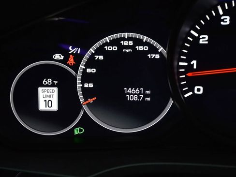 Used 2023 Porsche Cayenne Platinum Edition image 46